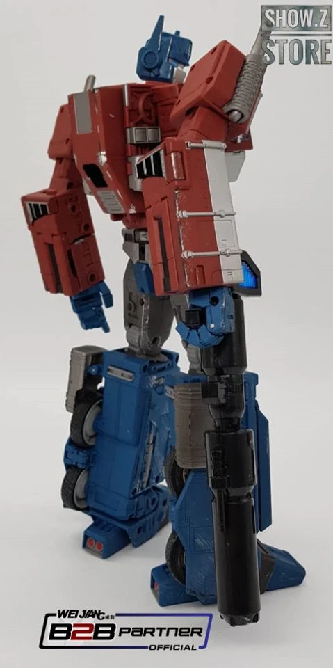 Weijiang MPP-10 Commander Optimus Prime Battle Damaged Oversized Limited Edition W/ Custom Display Base - Image 3