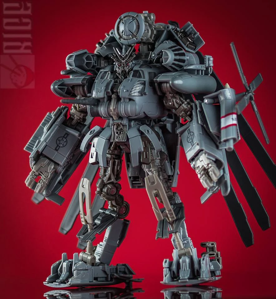 Takara Studio Series Leader Class Blackout SS-08 - Image 2